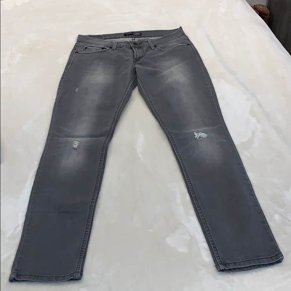 Low Rise Levi’s - Picture 2 of 3